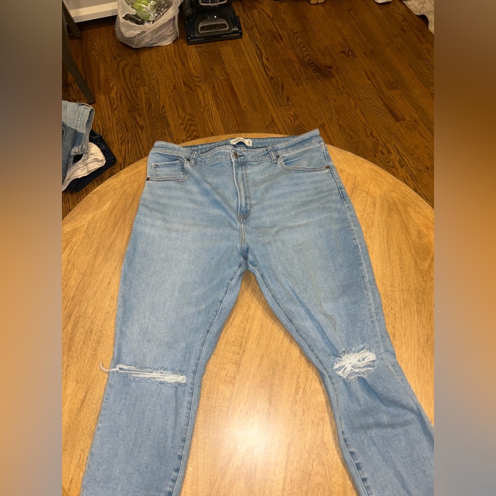 Abercrombie super skinny high rise ankle Light  Distressed Jeans size 18s